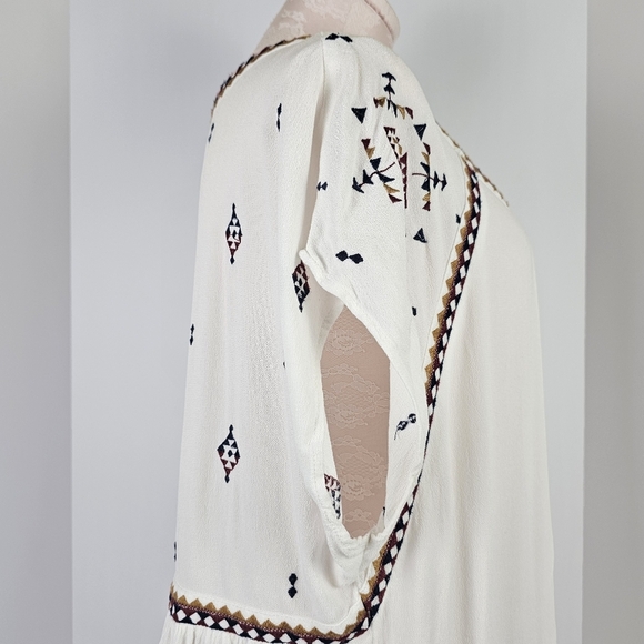 Torrid Ivory Boho Embroidered Peasant Tunic Top Women's Size 0 (Fits L/XL) - Picture 9 of 12